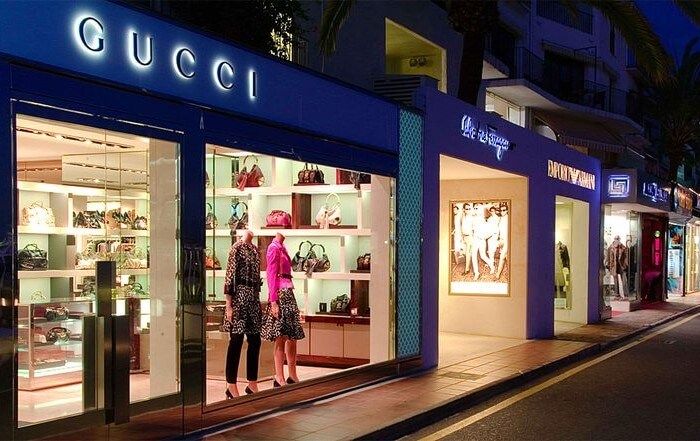 Boutiques de luxe à Puerto Banús : mode et marques haut de gamme