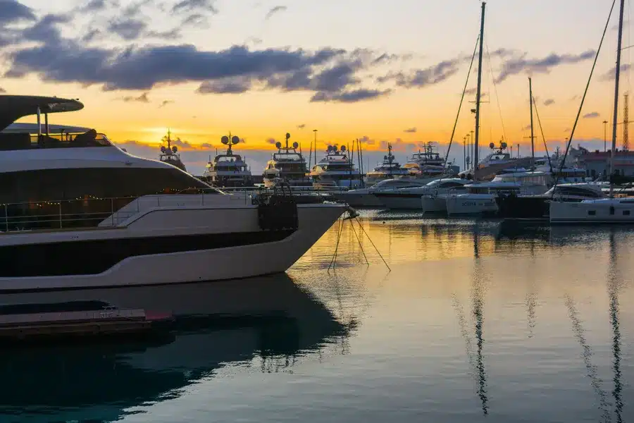 Dónde atracar o alquilar un yate en Puerto Banús